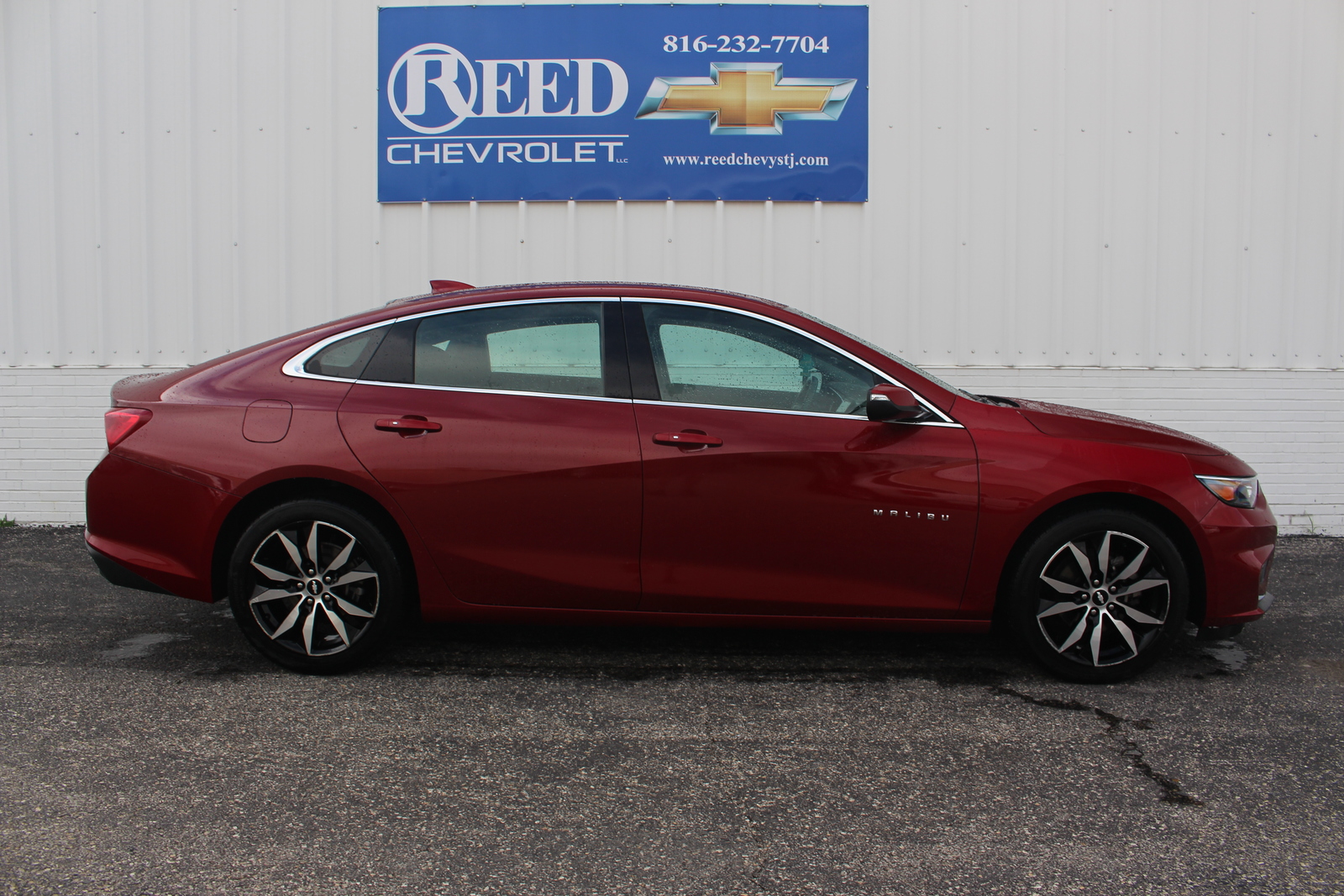 Pre-Owned 2017 Chevrolet Malibu 4dr Sdn LT W/1LT FWD 4dr Car