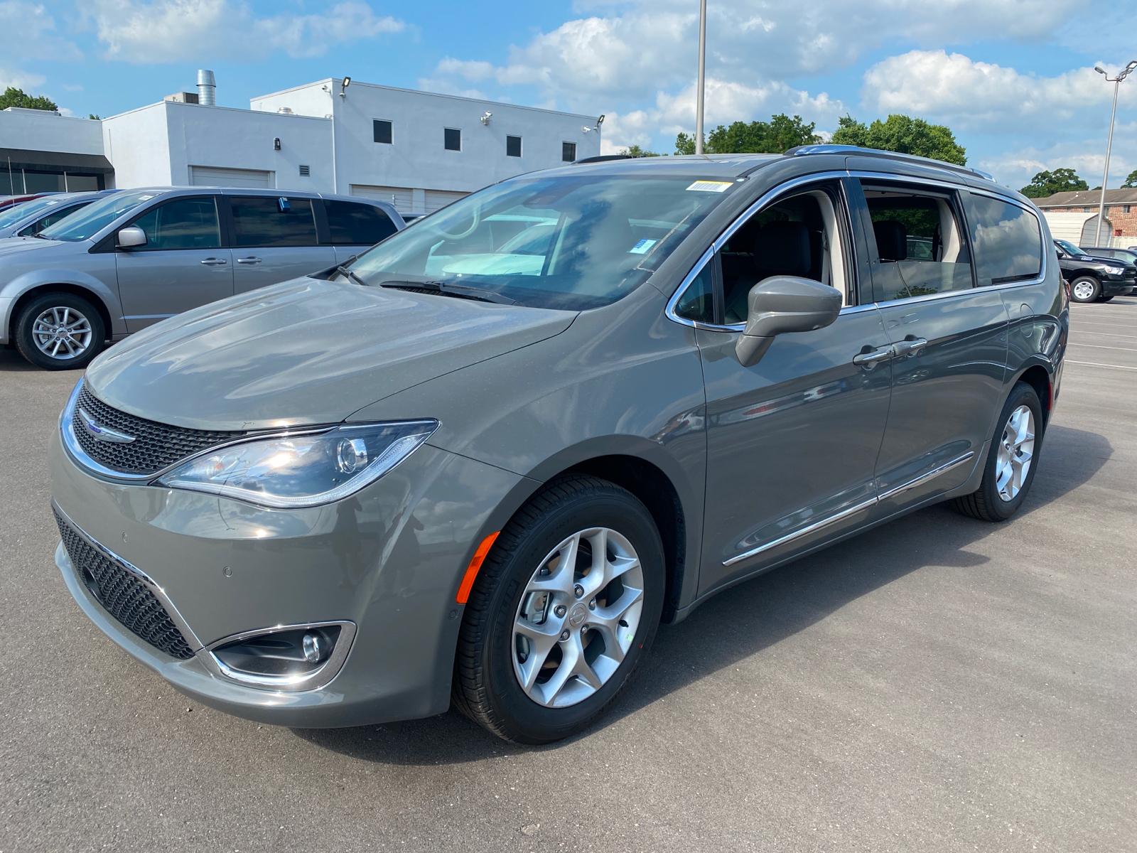 New 2020 Chrysler Pacifica Touring L Plus FWD FWD Mini-van, Passenger