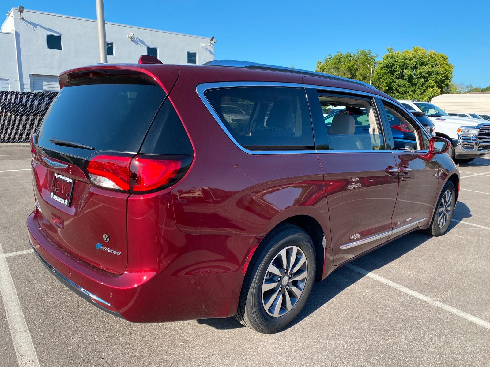 New 2020 Chrysler Pacifica Hybrid Limited FWD FWD Minivan